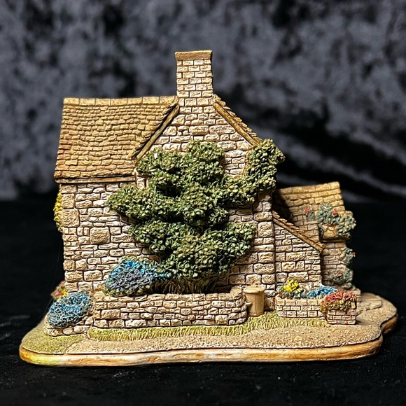 Lilliput Lane | Bo Peep Tea Room | English Tea Room Collection - Picture 5 of 13